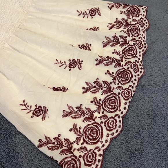 White and Red Linen Off-The-Shoulder Dress - Picture 2 of 2